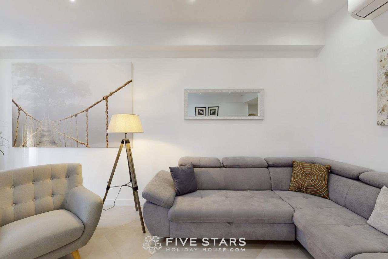Grand Suite Promenade Five Stars Holiday House Nisa Exterior foto